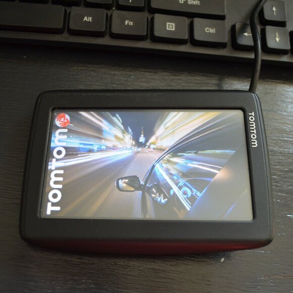 Tom Tom 4EN42 GPS VIA In Original Box TESTED WORKING - Picture 4 of 6